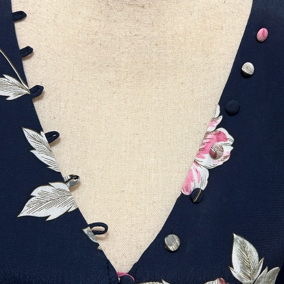 Cupcakes and Cashmere Jerome Blouse in Floral Navy and Pink, Size Medium - Picture 7 of 16
